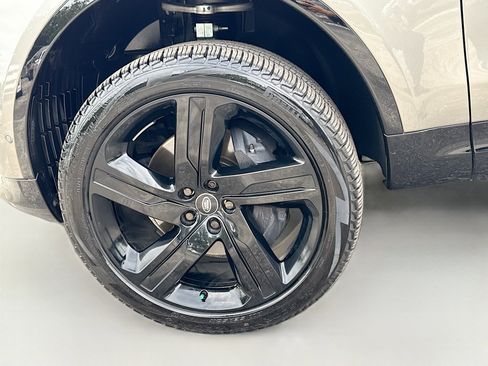 Used 2025 Land Rover Discovery Dynamic SE AWD/4WD image 44