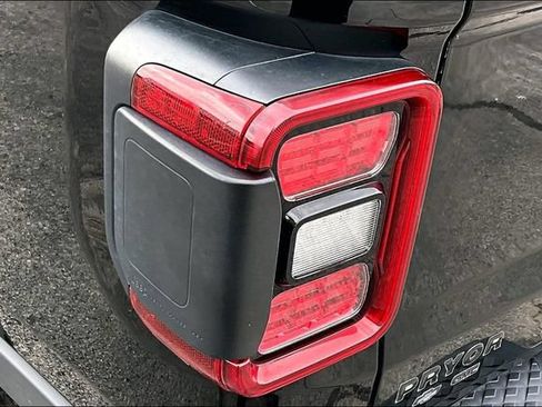 Used 2023 Jeep Gladiator Overland w/ Popular Equipment Package AWD/4WD image 24