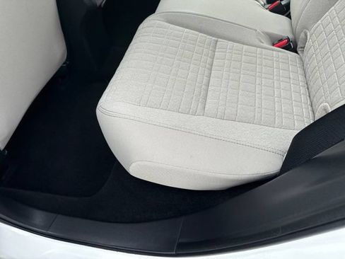 Certified 2025 Honda HR-V LX image 17