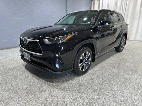 Certified 2026 Toyota Highlander XLE AWD/4WD image 4