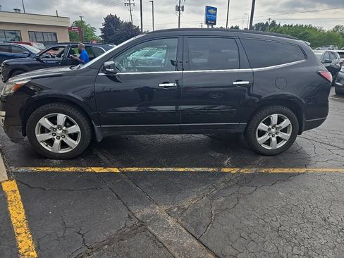 Used 2016 Chevrolet Traverse LT w/ Style and Technology Package AWD/4WD image 2