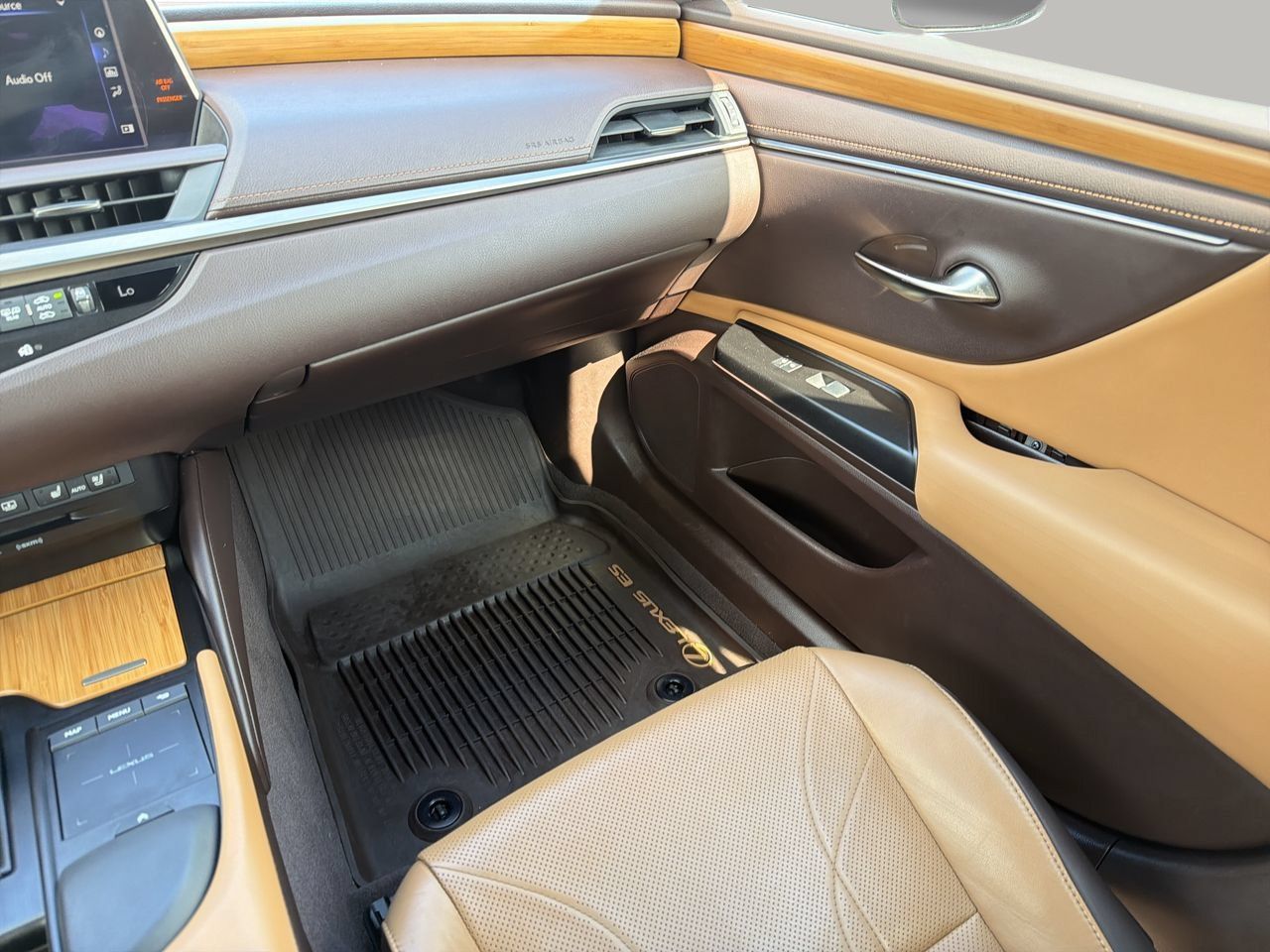 Used 2019 Lexus ES 300h w/ Accessory Package 2 FWD image 16