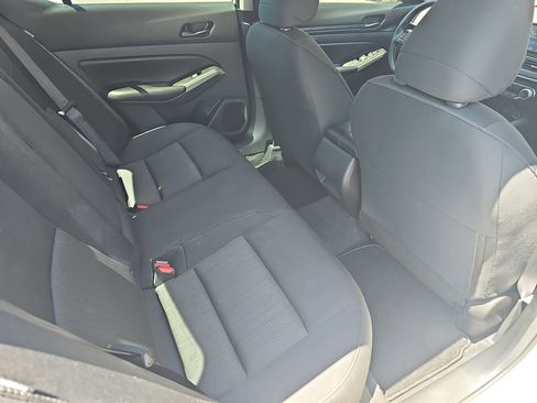 Used 2024 Nissan Altima 2.5 S FWD image 11