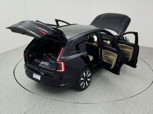 New 2025 Volvo EX90 Plus image 37