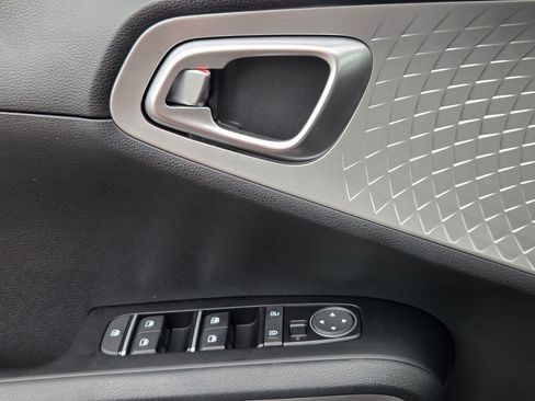 Used 2025 Kia Soul LX w/ LX Technology Package image 27