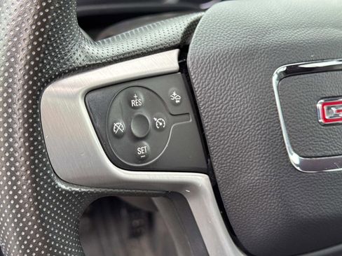 Used 2023 GMC Acadia SLE w/ Driver Convenience Package image 31