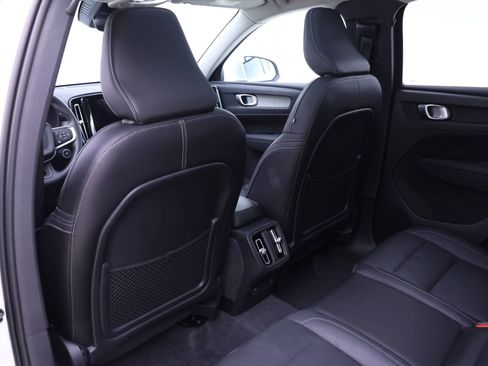 Certified 2024 Volvo XC40 B5 Plus w/ Protection Package Premier image 18