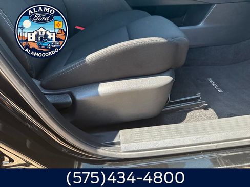 Used 2023 Nissan Rogue S image 16