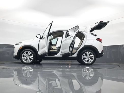 Certified 2024 Buick Encore GX Preferred w/ Comfort Package AWD/4WD image 34