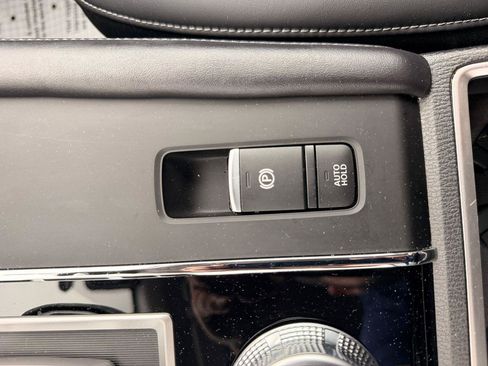 Used 2024 Mitsubishi Outlander FWD image 24