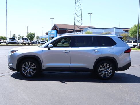 Used 2024 Toyota Grand Highlander Limited image 33