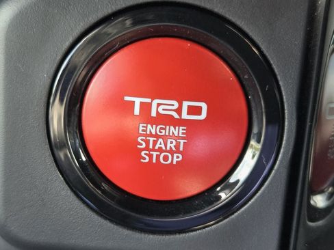 Used 2025 Toyota Tacoma TRD Sport AWD/4WD image 21