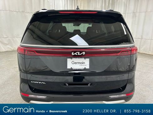 Used 2024 Kia Carnival SX Prestige image 7