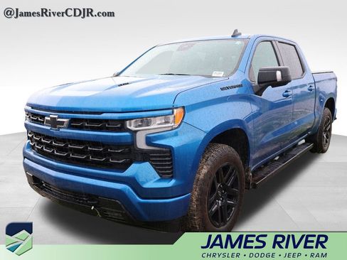 Used 2023 Chevrolet Silverado 1500 RST w/ Convenience Package II AWD/4WD image 2