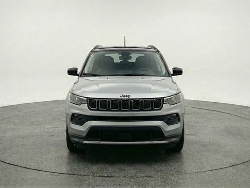 Used 2025 Jeep Compass Trailhawk image 2