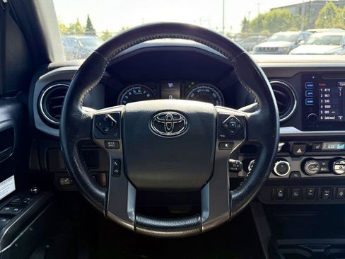 Used 2017 Toyota Tacoma TRD Off-Road AWD/4WD image 24