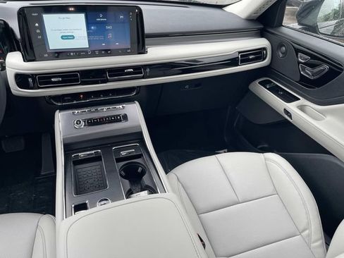 New 2026 Lincoln Aviator AWD image 15