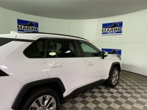 Used 2019 Toyota RAV4 XLE Premium image 2