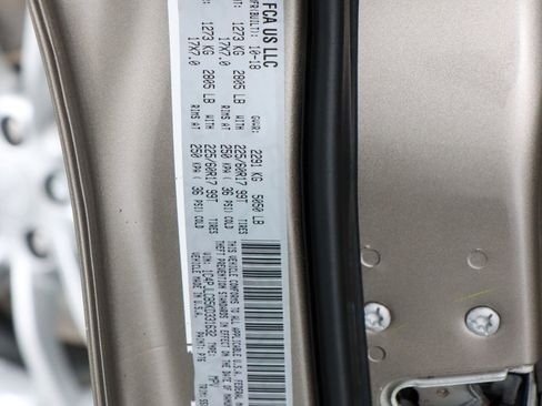 Used 2019 Jeep Cherokee Latitude w/ Popular Appearance Group image 31