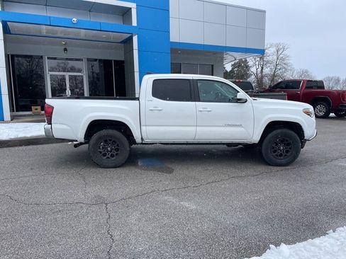 Used 2021 Toyota Tacoma SR5 image 9