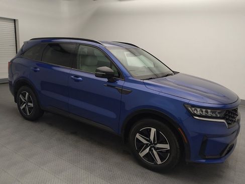 Used 2022 Kia Sorento S FWD image 11