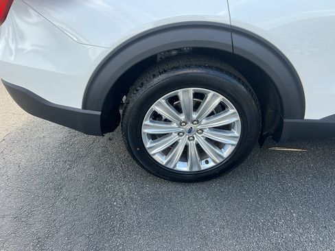 Used 2022 Ford Explorer Limited w/ Equipment Group 301A image 12