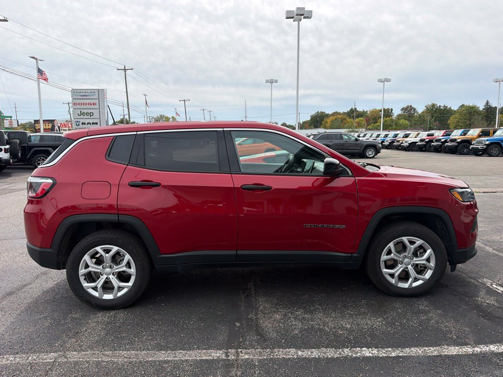 Used 2024 Jeep Compass Sport AWD/4WD image 9