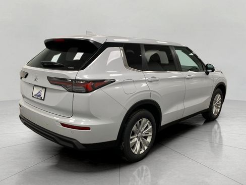 New 2026 Mitsubishi Outlander ES AWD/4WD image 3
