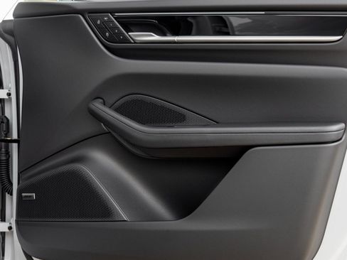 New 2026 Porsche Macan 4 Electric image 41