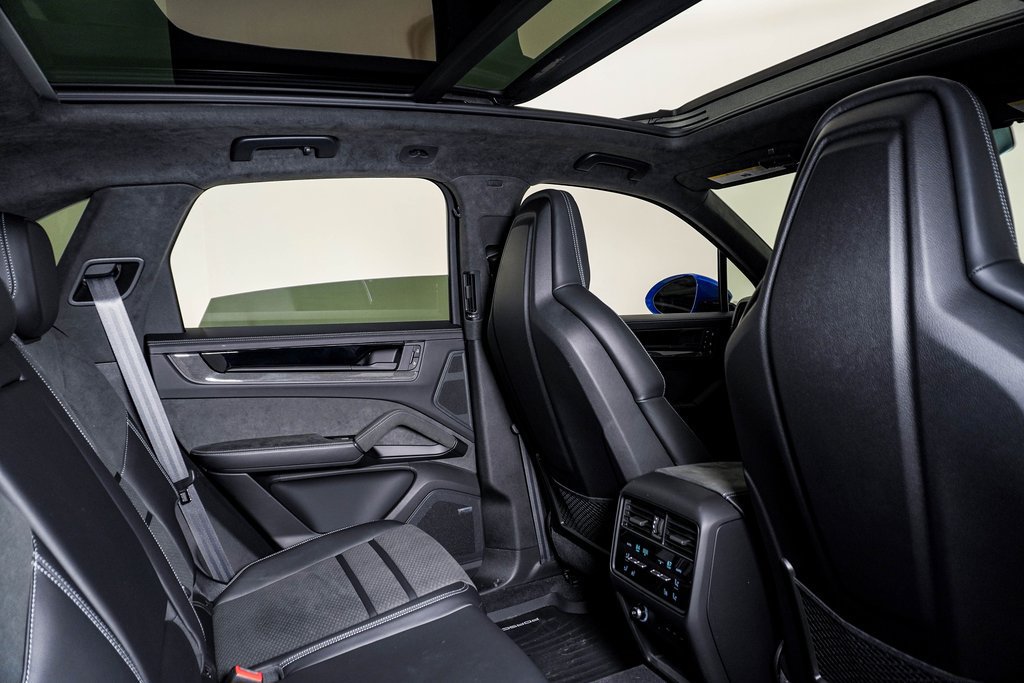 Used 2025 Porsche Cayenne GTS AWD/4WD image 16