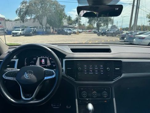 Used 2022 Volkswagen Atlas SEL R-Line AWD/4WD image 9