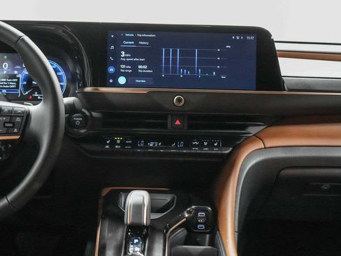 New 2025 Toyota Crown Signia image 8