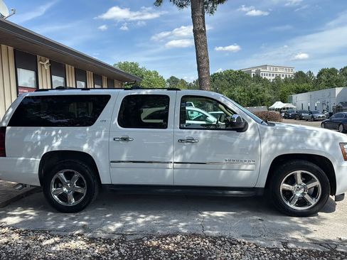 Used 2014 Chevrolet Suburban LTZ AWD/4WD image 4