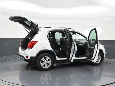 Used 2020 Chevrolet Trax LT w/ LT Convenience Package FWD image 31