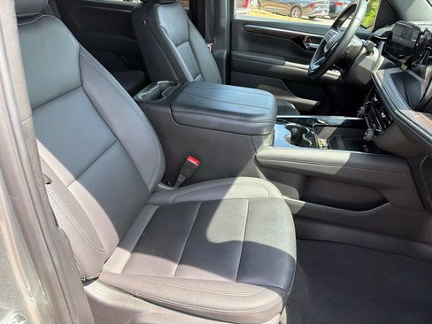 Used 2025 Chevrolet Tahoe LT AWD/4WD image 13