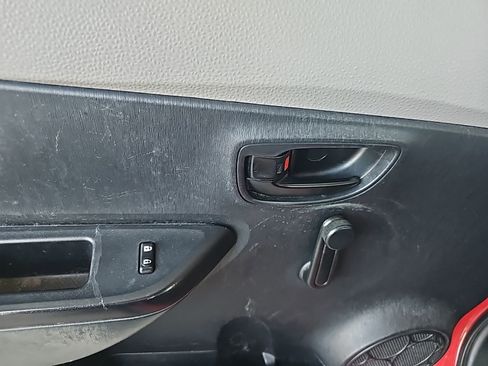 Used 2013 Toyota Yaris L image 14