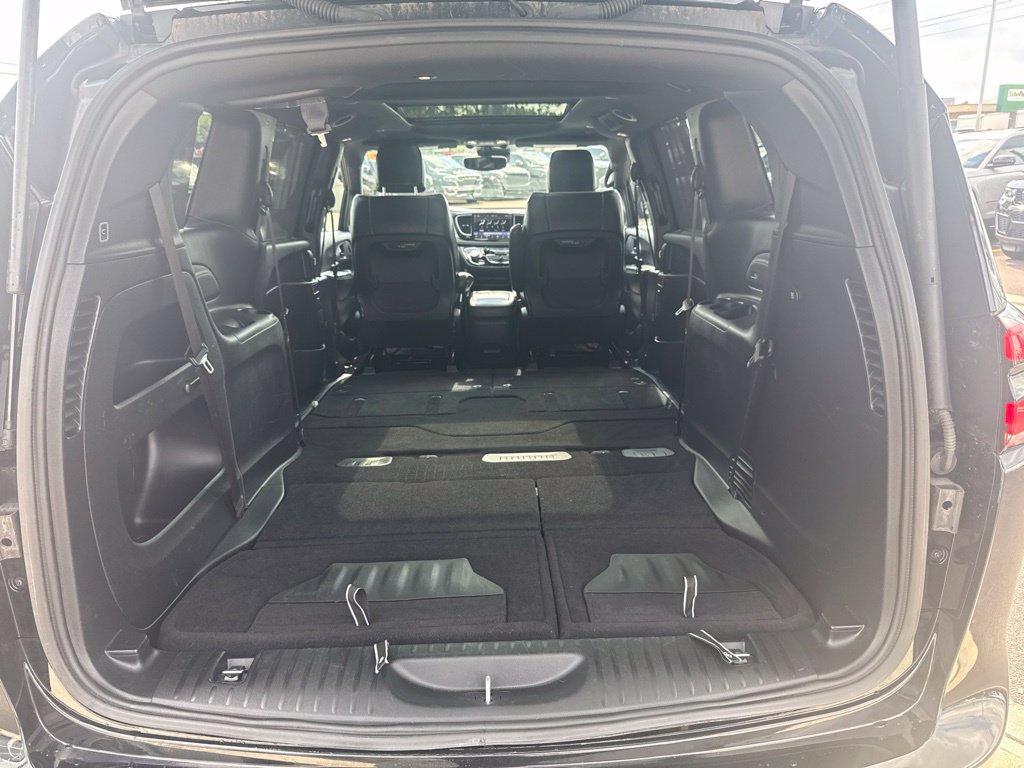 Used 2025 Chrysler Pacifica Limited FWD image 21