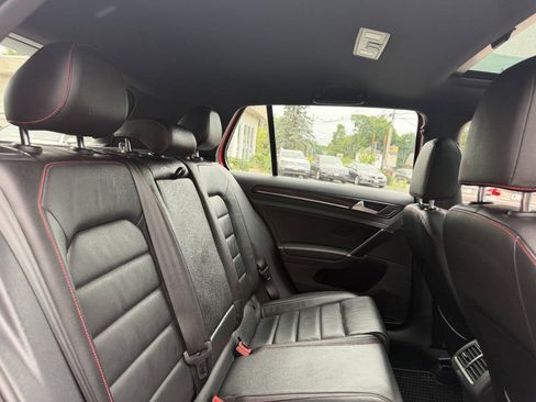 Used 2017 Volkswagen GTI SE FWD image 25