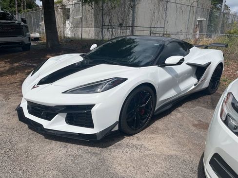 Used 2025 Chevrolet Corvette Z06 w/ Z07 Performance Package RWD image 2