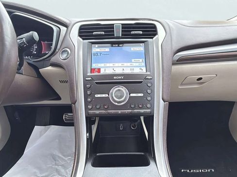 Used 2017 Ford Fusion Platinum image 9