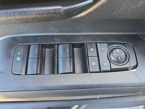 Used 2025 Toyota Tacoma SR5 AWD/4WD image 28