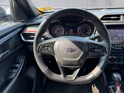 Used 2022 Chevrolet TrailBlazer RS w/ Technology Package AWD/4WD image 13