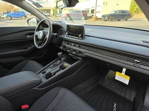 Certified 2025 Honda Accord SE image 4