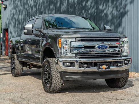 Used 2017 Ford F250 Lariat w/ Lariat Ultimate Package AWD/4WD image 8