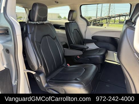 Used 2024 Chrysler Pacifica Touring-L FWD image 31