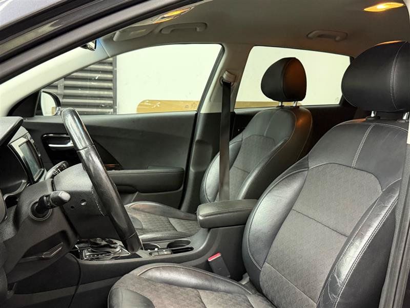 Used 2018 Kia Niro EX w/ EX Touring Graphite Edition FWD image 10