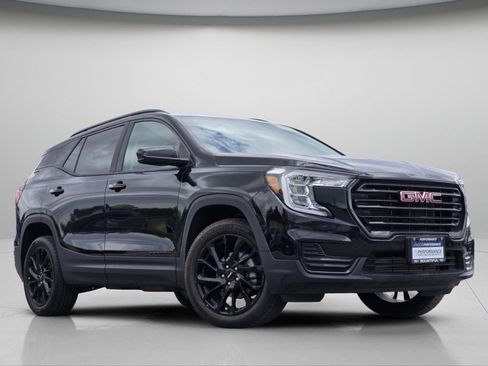 Used 2024 GMC Terrain SLE w/ Elevation Edition AWD/4WD image 2
