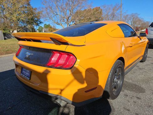 Used 2018 Ford Mustang Premium image 6