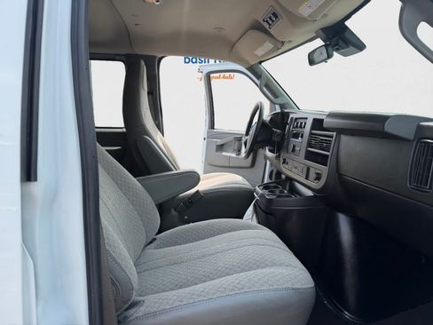 Used 2025 Chevrolet Express 3500 LT w/ LT Preferred Equipment Group RWD image 18