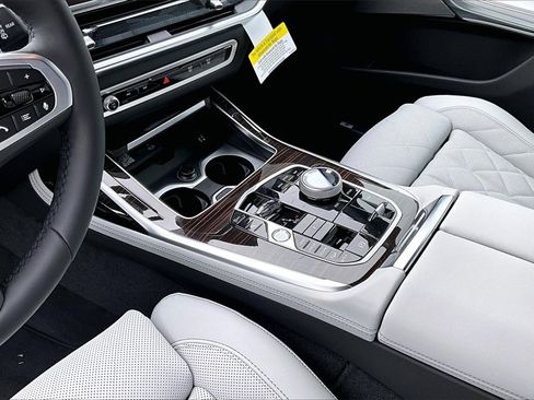 New 2026 BMW X7 xDrive40i image 7